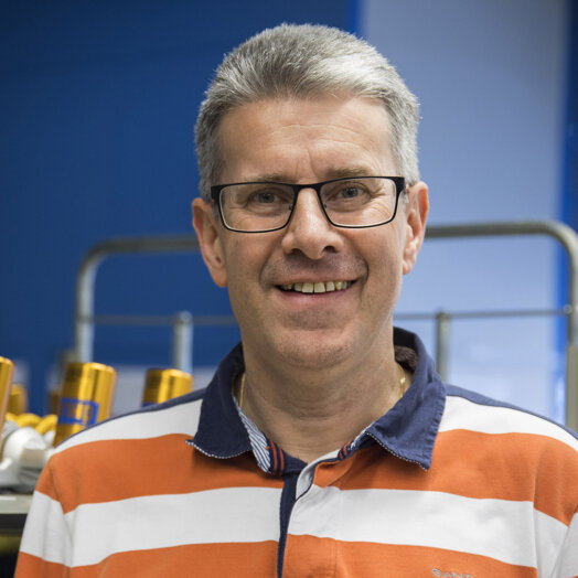 Portrait of Öhlins Racing team member in manufacturing facility, image by Novacura