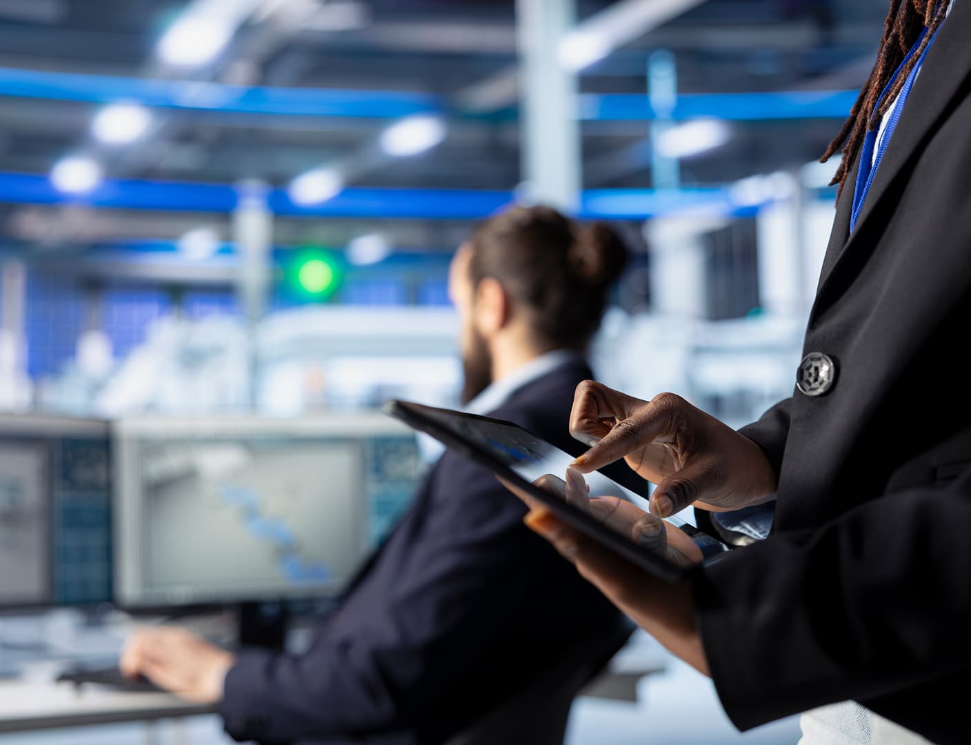 Digital shop floor control with low-code technology in modern manufacturing, image by Novacura